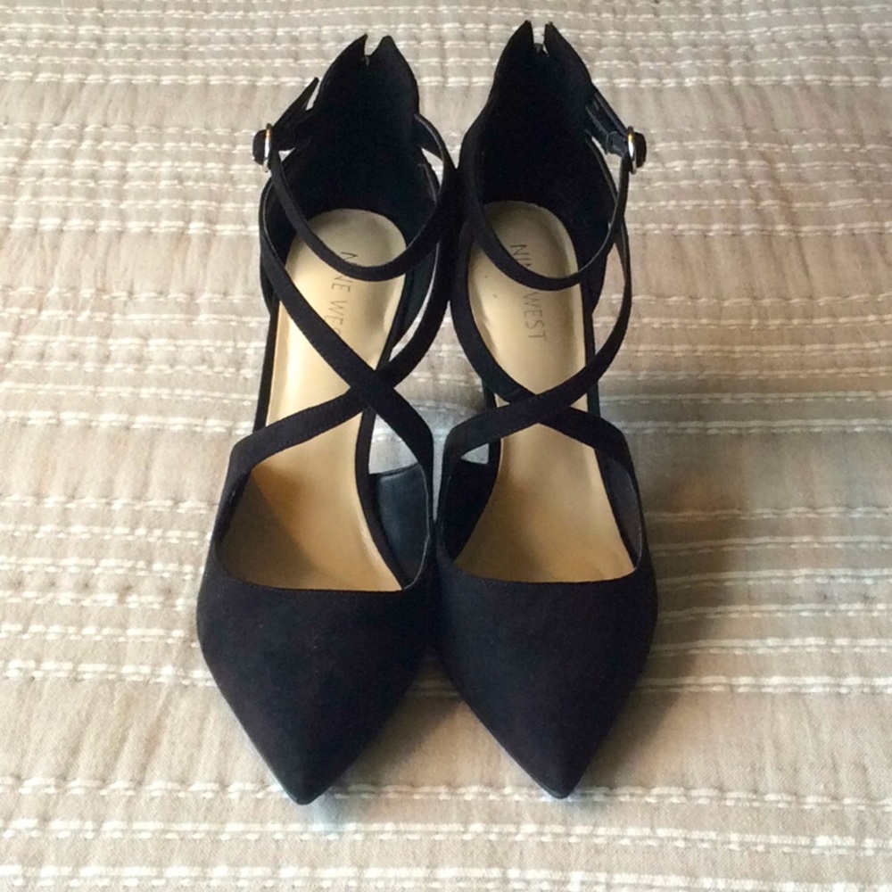Black Pointy-toe Heels